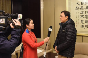 “夏日岚不住的跑步色彩：李宁岚跑鞋”